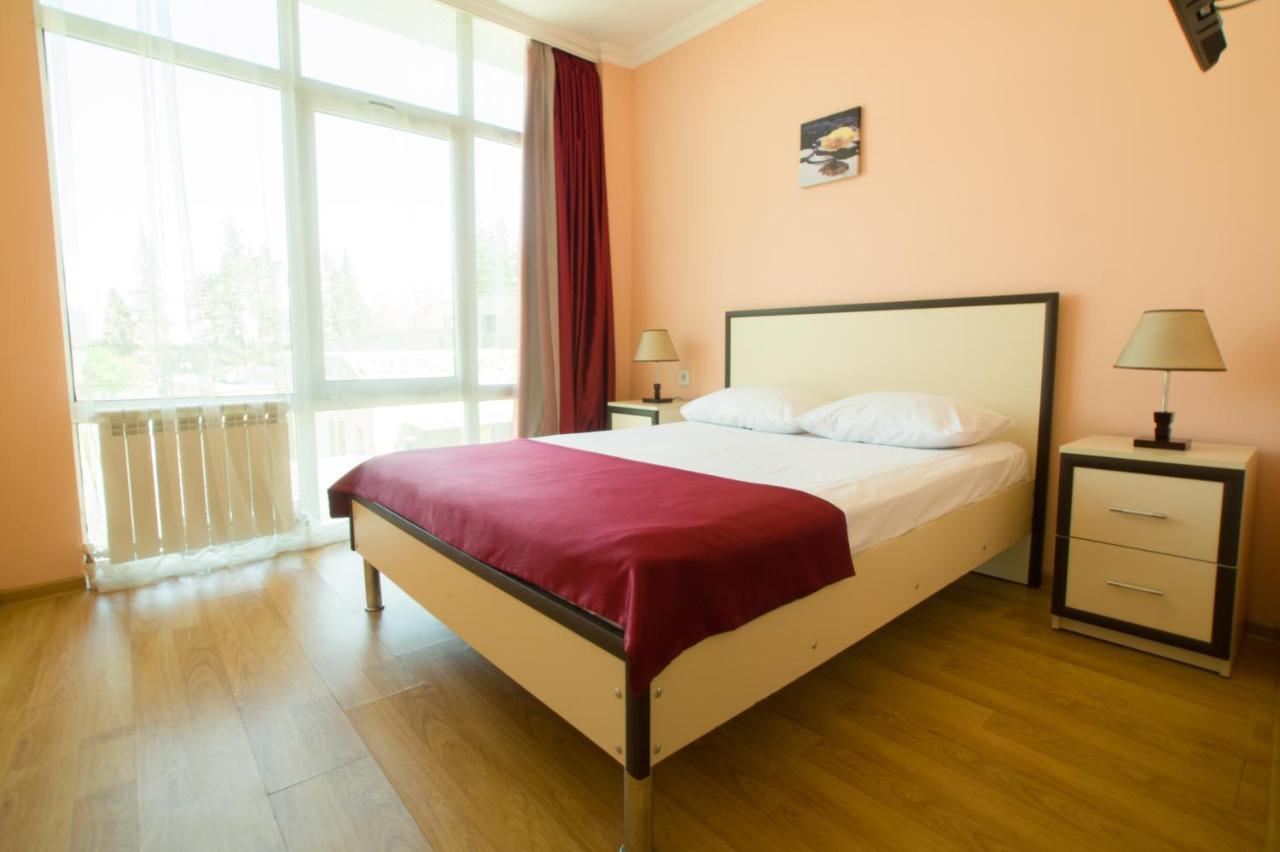 Chill Out Hotel Tskaltubo Dış mekan fotoğraf